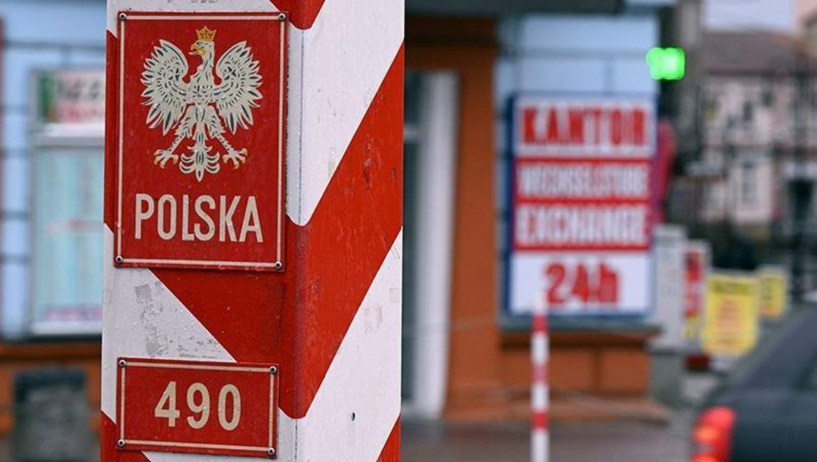 Польша упростила условия въезда для покидающих Украину граждан США.