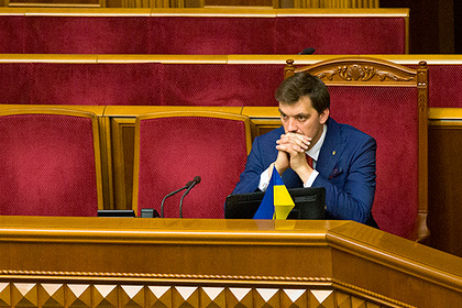 Украинского премьера уличили в фальсификации докторской степени.