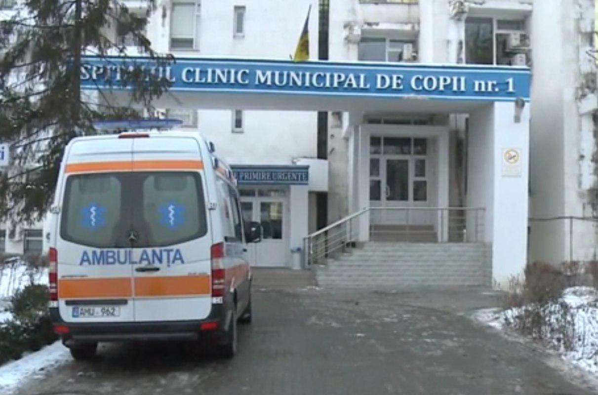 Две мамы обвиняют врачей столичной детской больницы № 1 в халатности.