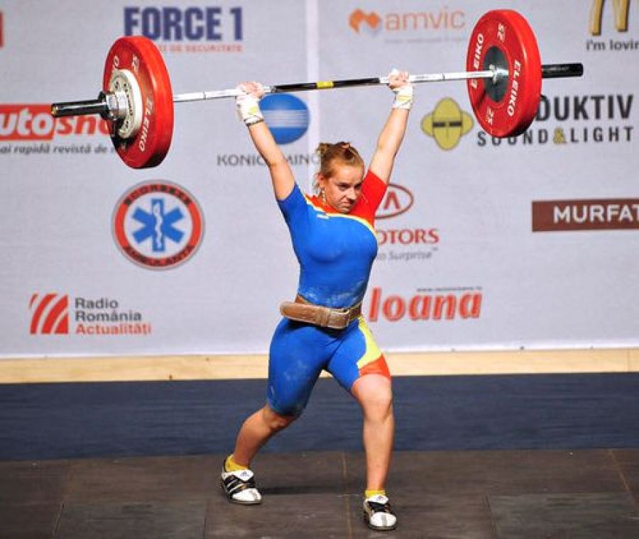 Елена Андриеш из Румынии стала чемпионкой Европы по тяжелой атлетике.