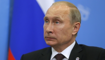 Într-un clip video, apar mai mulți oameni care îl telefonează pe Vladimir Putin și îi cere să-și retragă militarii din Ucraina.