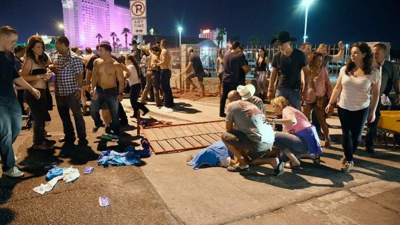 По словам местного шерифа, погибли более 50 человек, еще около 400 госпитализированы.