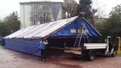 Unii locuitori din Băcioii Noi îşi vor exercita dreptul de vot la alegerile din 30 noiembrie, într-un cort.