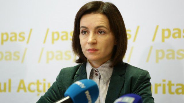 Бывший министр просвещения Майя Санду настаивает на том, что школы должны быть закрыты. 