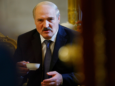 По словам белорусского президента, сегодня в стране около 400 тысяч бездельников.