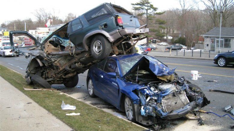 Numărul accidentelor scade, dar cel al morţilor creşte.
