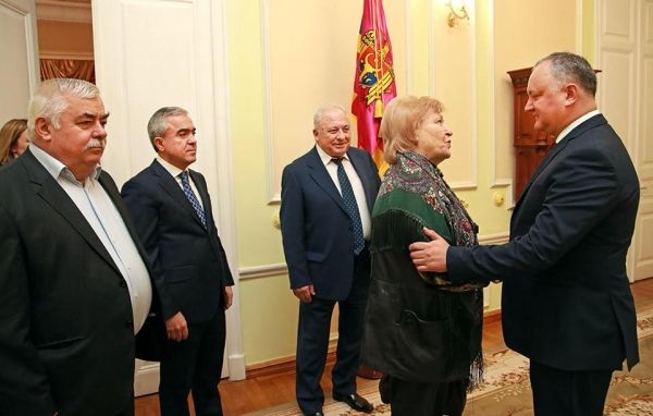 Игорь Додон встретился с председателем комиссии по межэтническим отношениям Общественного совета при президенте РМ.