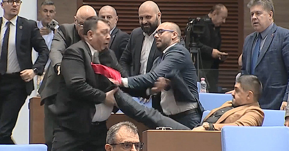 În Parlamentul Bulgariei a izbucnit o încăierare în timpul dezbaterilor privind bugetul.