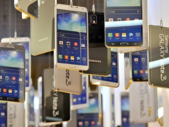 Peste un miliard de smartphone-uri au fost expediate anul trecut, sud-coreenii da la Samsung fiind in topul preferintelor consumatorilor, potrivit unui sondaj recent, citat de BBC.