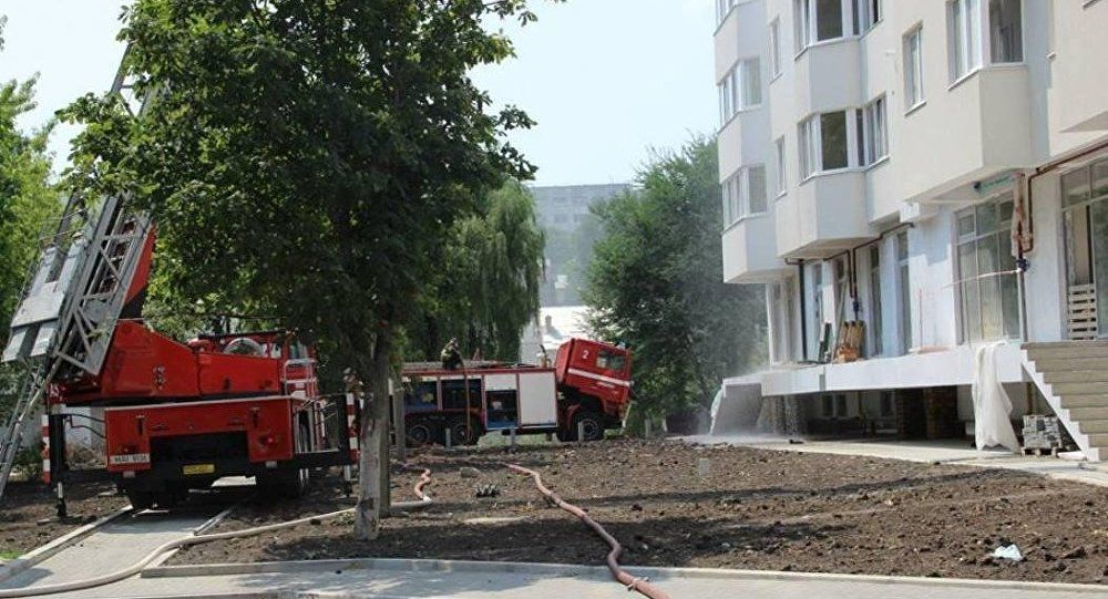 В обоих случаях использовалась битумная черепица, этот материал очень хорошо горит.