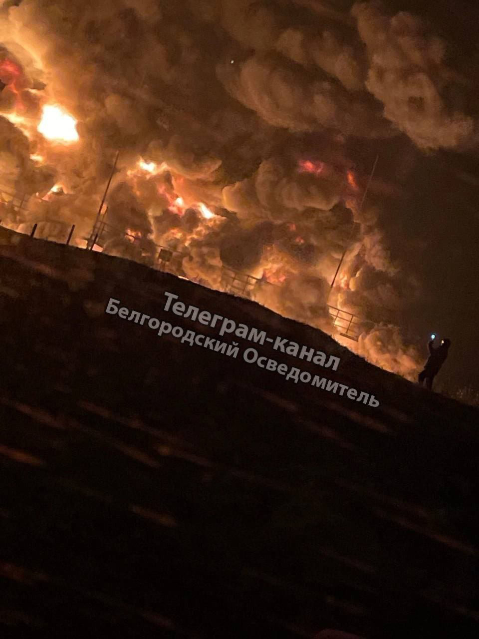 В России произошел пожар на промышленном объекте под Белгородом.