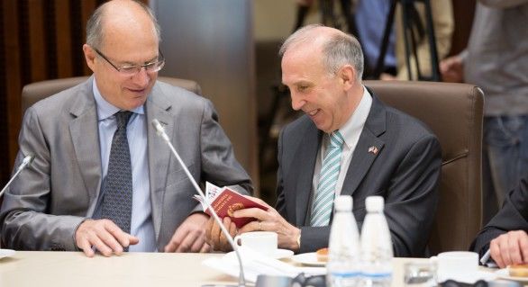 Ambasadori, surprinși făcând glume pe seama unui act din Autonomia Găgăuză. Foto: independent.md