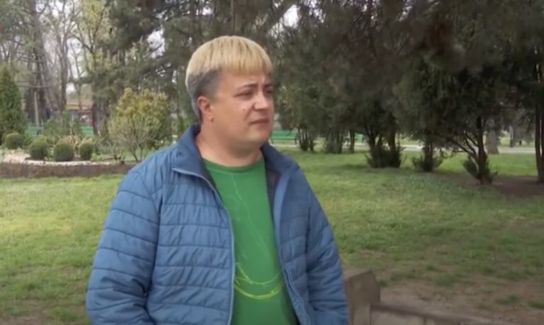 Артисты вынуждены при пандемии подрабатывать.