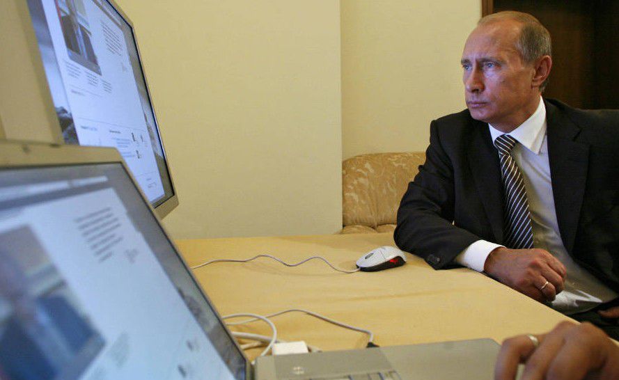 Putin a ordonat autorităților de resort să schimbe legislația pentru a permite introducerea TVA la servicii oferite pe internet de unele companiile străine precum Google și Apple.