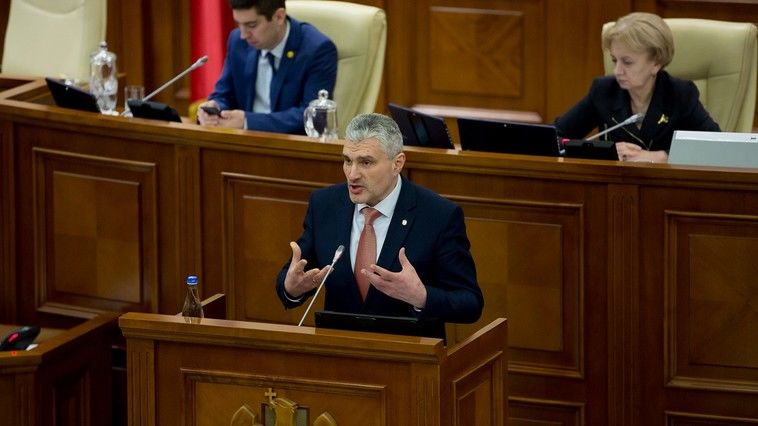 Платформа DA просит Счетную палату проверить имущество РМ на Украине.