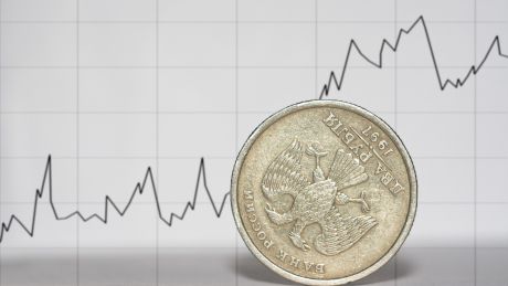 Prețul petrolului va lovi puternic în economia Rusiei. Foto: semneletimpului.ro