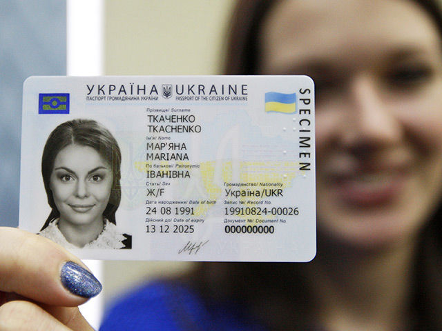 Белоруссия отказалась впускать в страну украинцев с новыми паспортами. Фото: Global Look Press