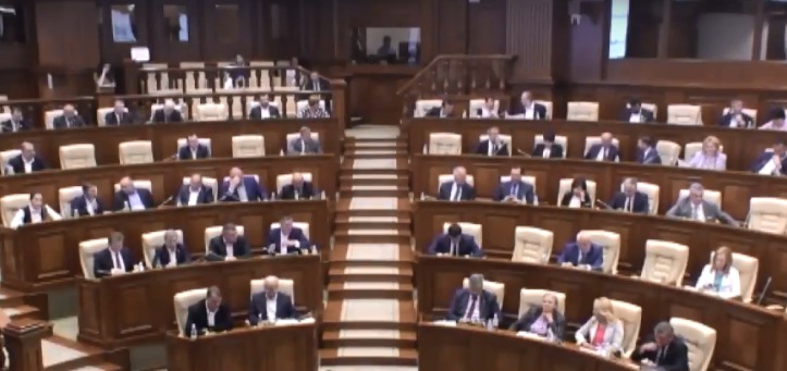 Парламентское большинство отказалось поддержать инициативу Партии социалистов и провести заслушивание главы МВД.