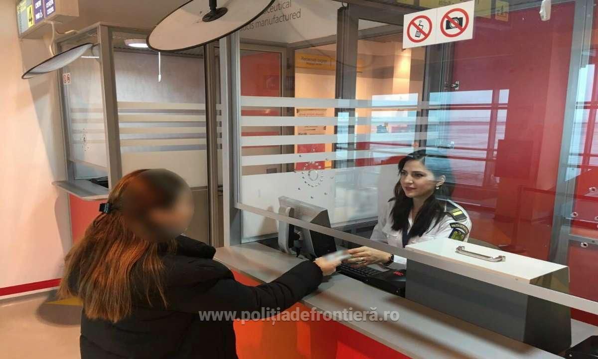 Молдаванка заявила, что забыла выбросить поддельный документ, купленный за 200 евро. Фото: politiadefrontiera.ro.