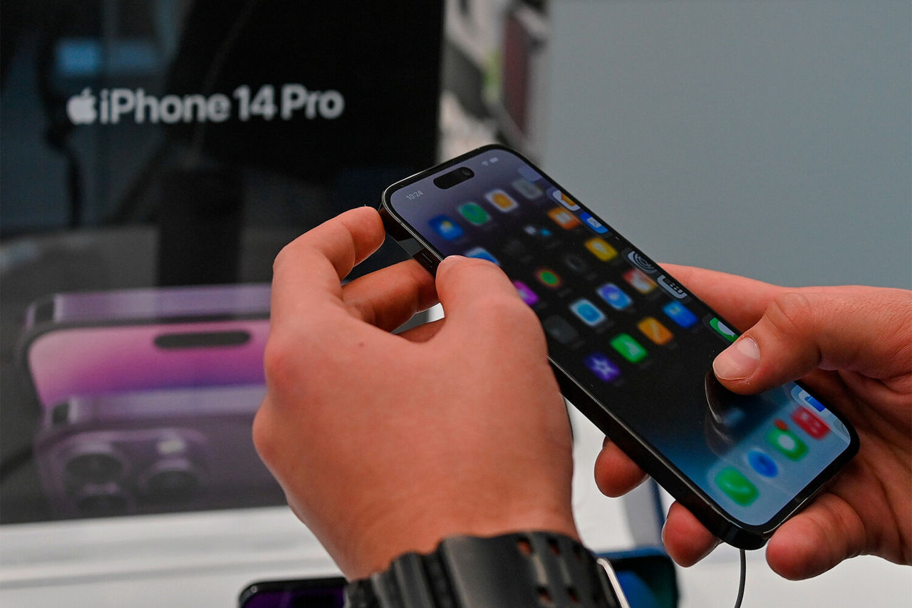 Хакеры нашли способ удаленно стирать все данные на iPhone.