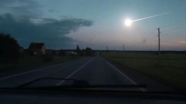 Un rus susține că a fost lovit în cap de un meteorit în timp ce își plimba câinele. 