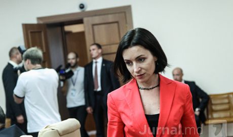 "Постепенно спадают и последние остатки грима с  безобразного лица узурпированного олигархами государства".