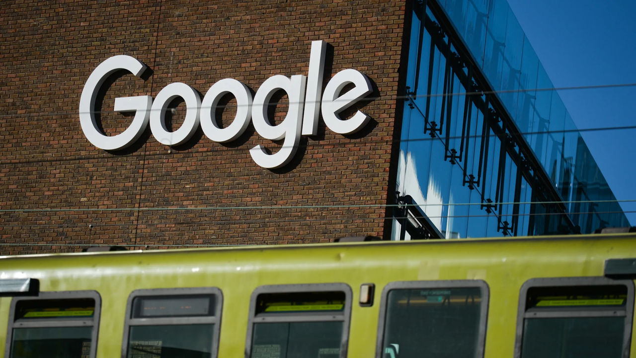 Google vrea să suspende hotărârea unui judecător american privind magazinul de aplicații.