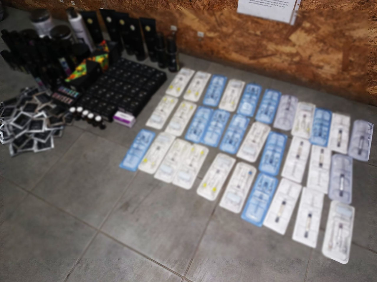 Две гражданки Украины пытались незаконно ввезти в Молдову косметические препараты.