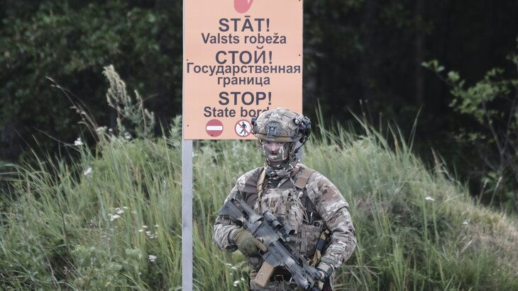 Латвия усилит режим охраны границы с Беларусью.