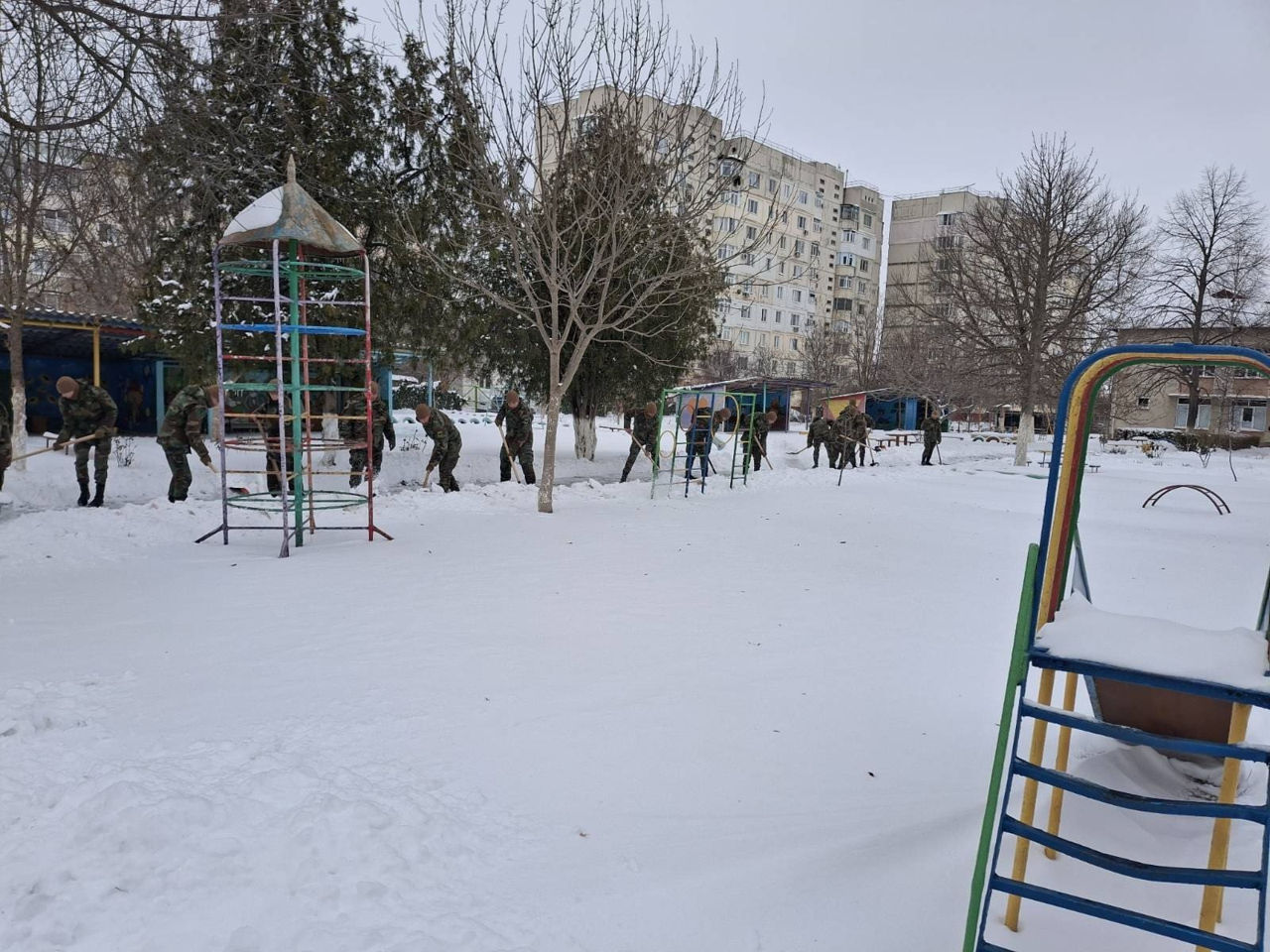 Armata Națională, implicată în eliminarea consecințelor ninsorii în sudul țării.