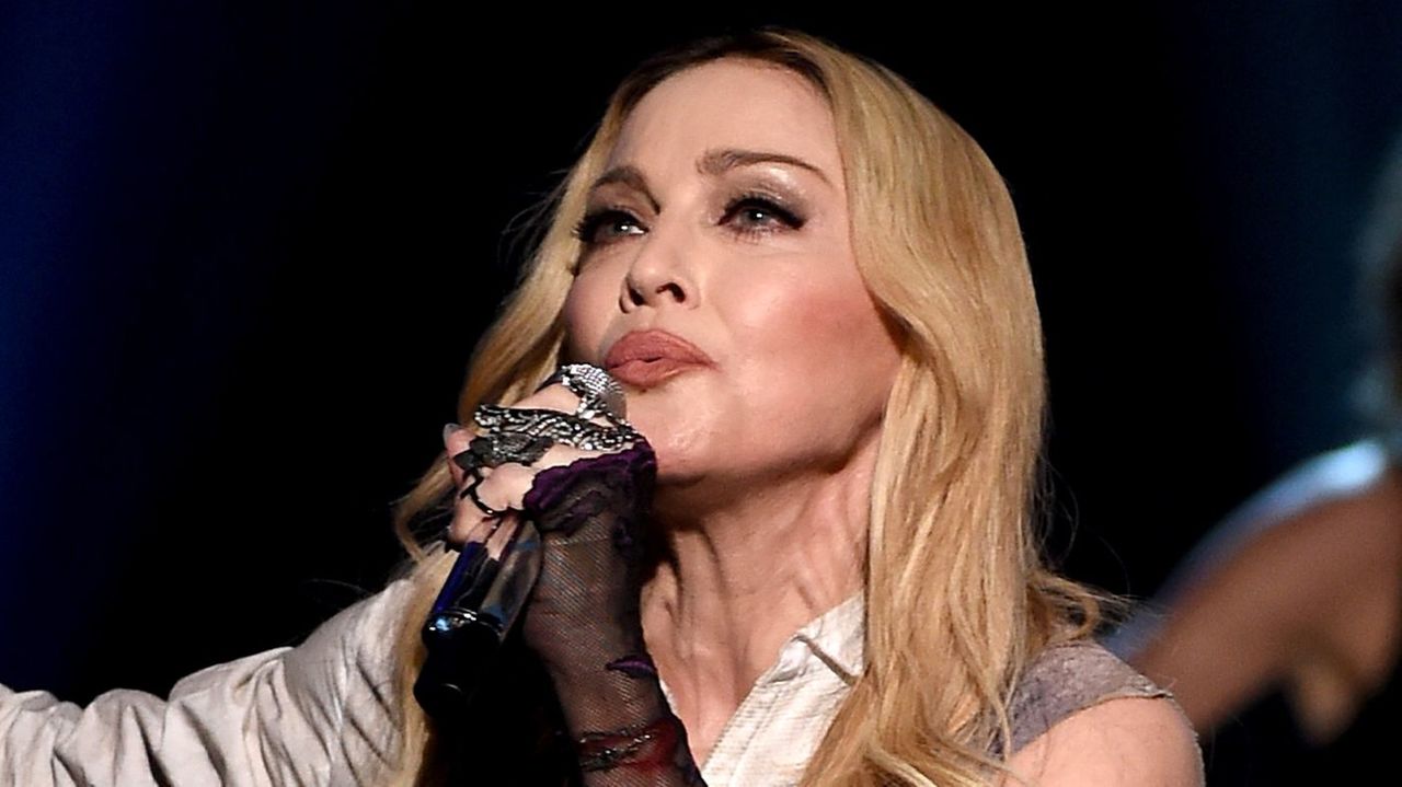 Madonna a spus că se simte „trădată” de femeile americane. Foto: sizlingpeople.com