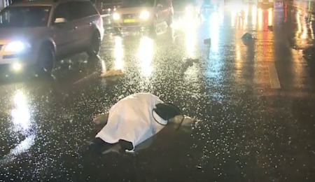 Автомобиль насмерть сбил женщину на улице Каля Ешилор.