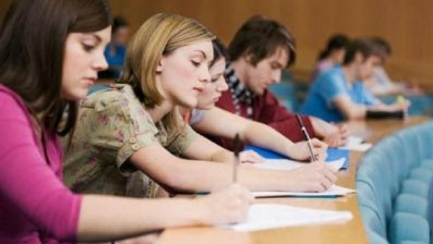 Polemica pe tema burselor de studii este revelatoare pentru multe aspecte ale relaţiei România - Republica Moldova.