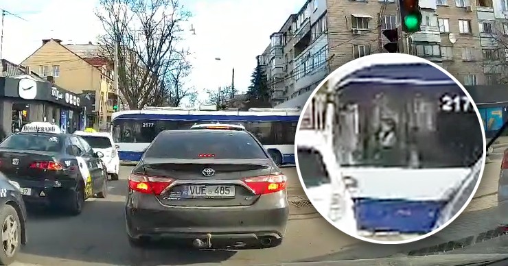В столице водитель троллейбуса увлекся разговором по телефону и проехал на "красный". Коллаж: Point.md
