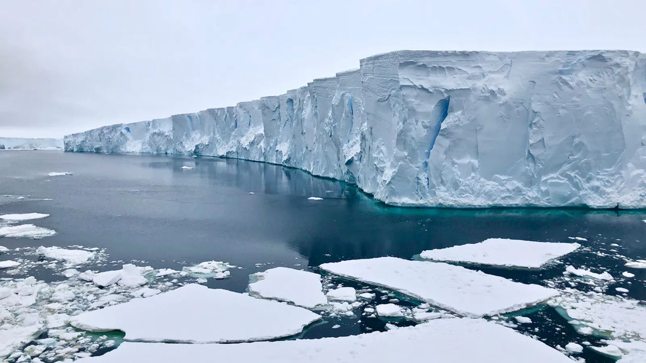 Ghețarul Thwaites din Antarctica, pe cale de a se prăbuși: New York și Londra, amenințați de inundații.