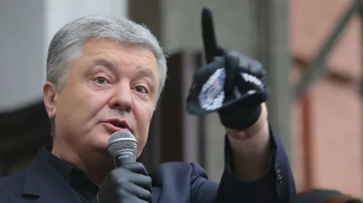 Порошенко заявил о риске попадания украинцев в "московское стойло".