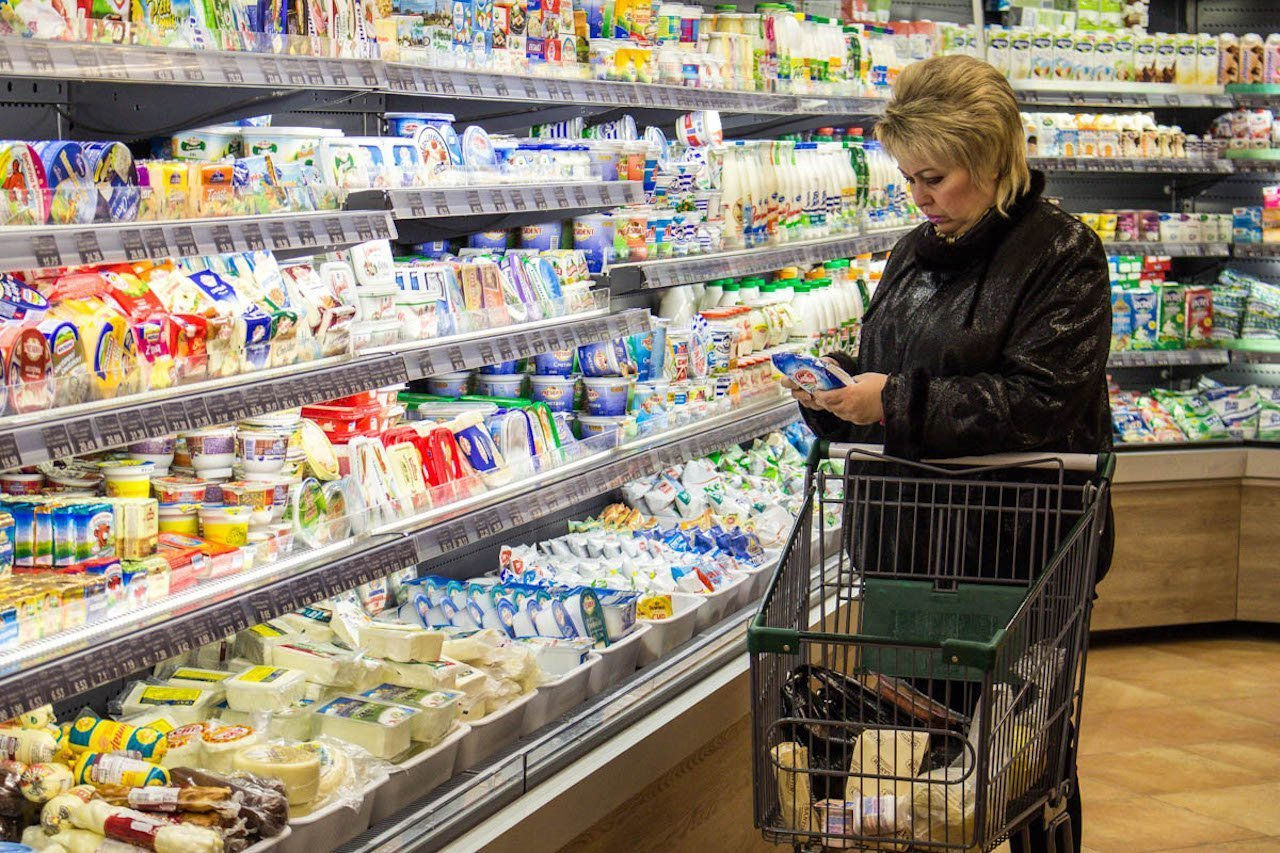 Produsele lactate și carnea de pasăre produse în Moldova s-au scumpit cu 2-5%.