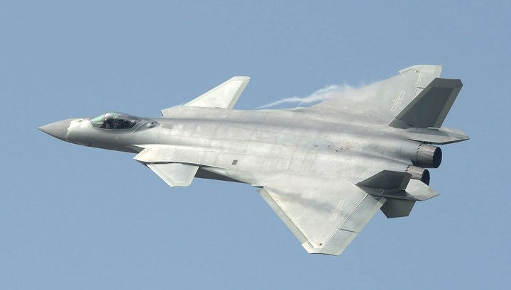 Сейчас Китай занимается разработкой еще одного истребителя J-31.