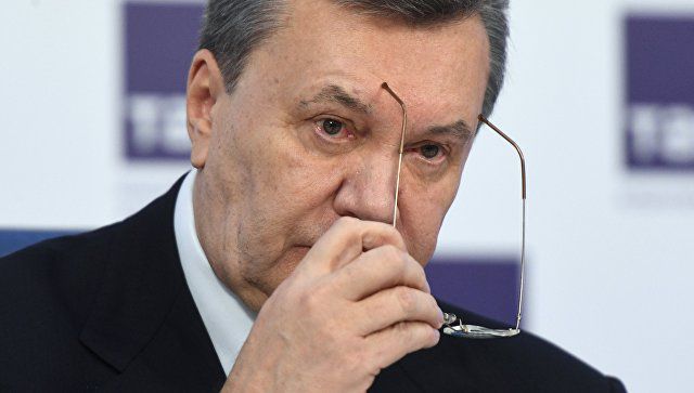 Янукович считает, что киевский суд хочет отстранить его адвокатов.