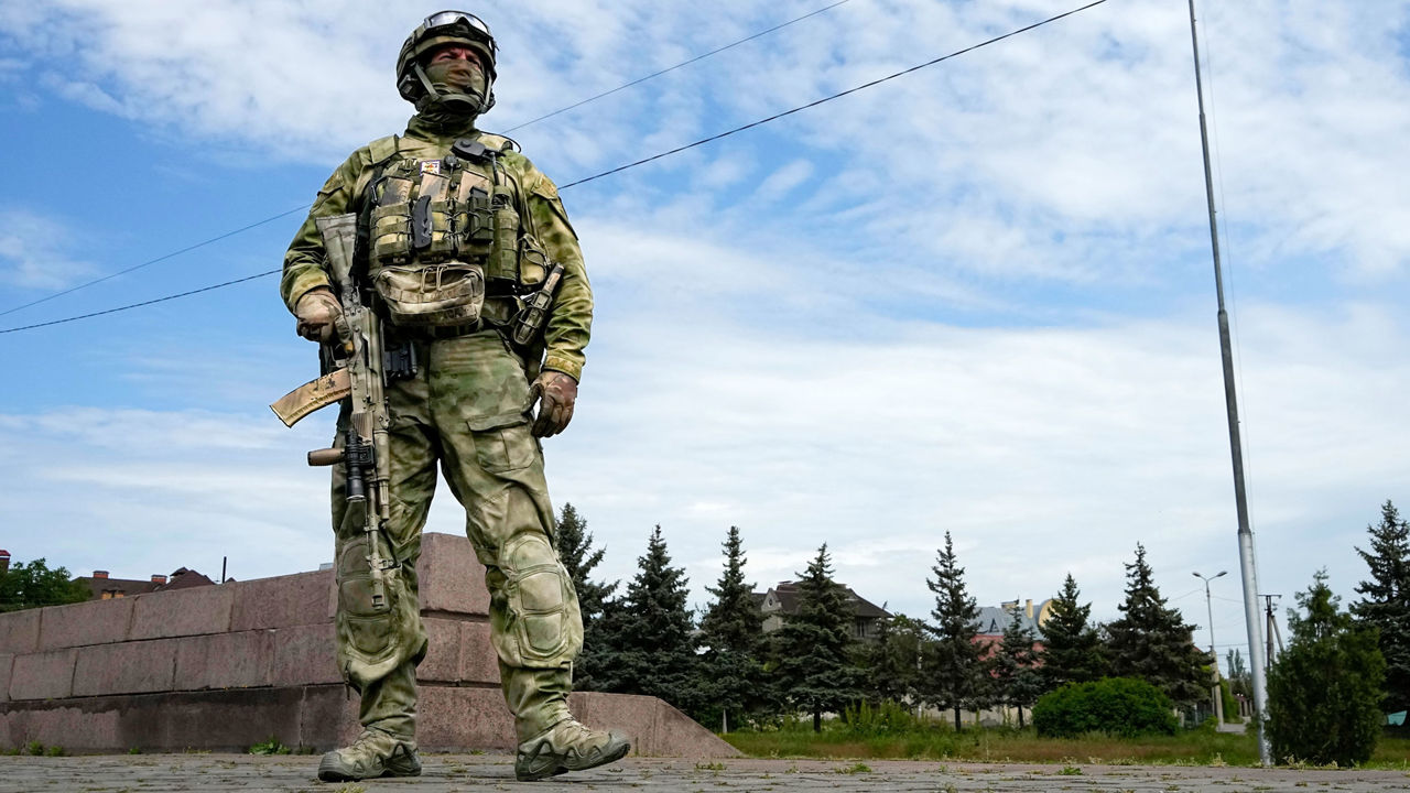 В МО Белоруссии заявили, что в республику из РФ прибудут почти 9 тысяч военных.