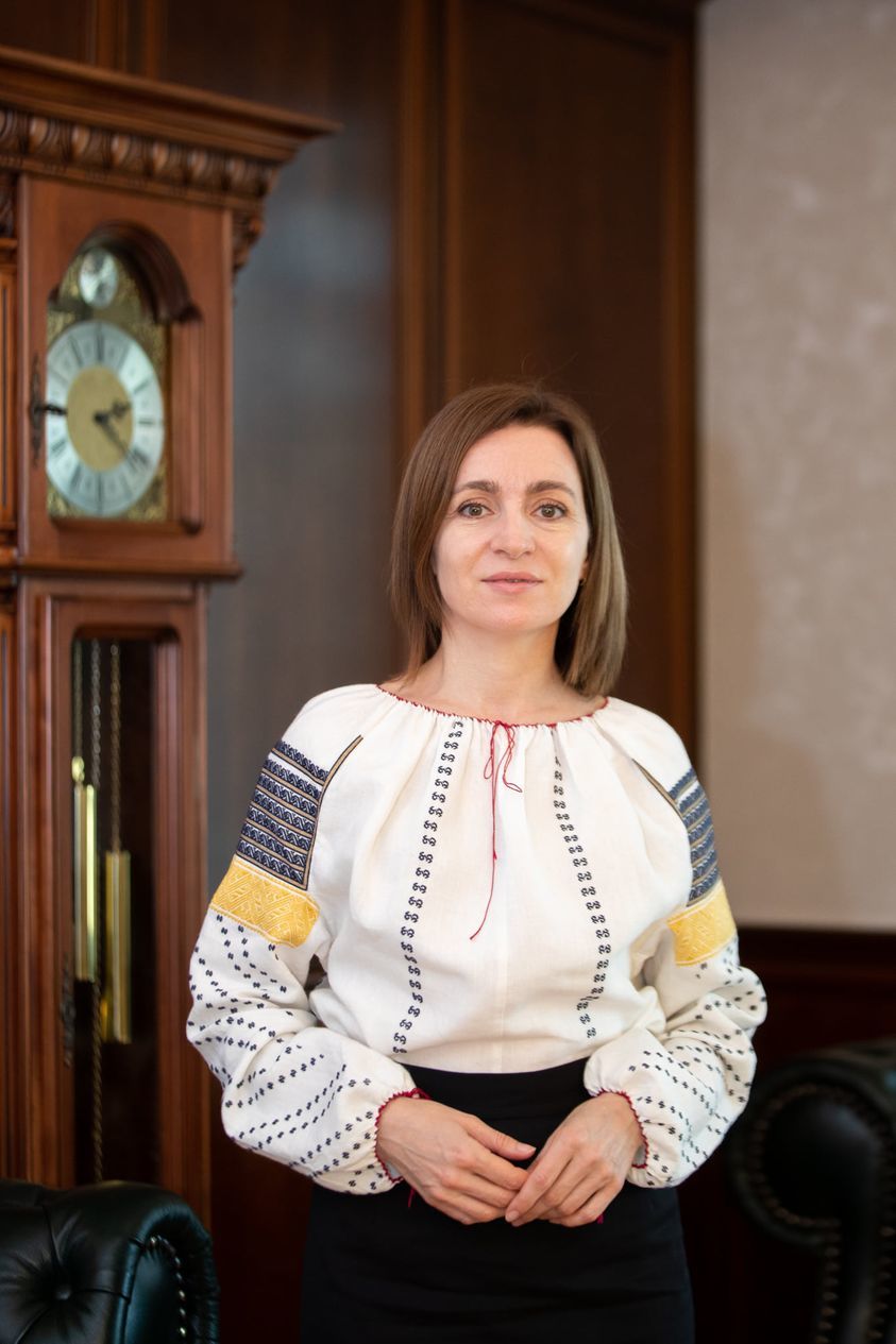 Санду: Национальная одежда ведет нас к истокам, укрепляет идентичность.