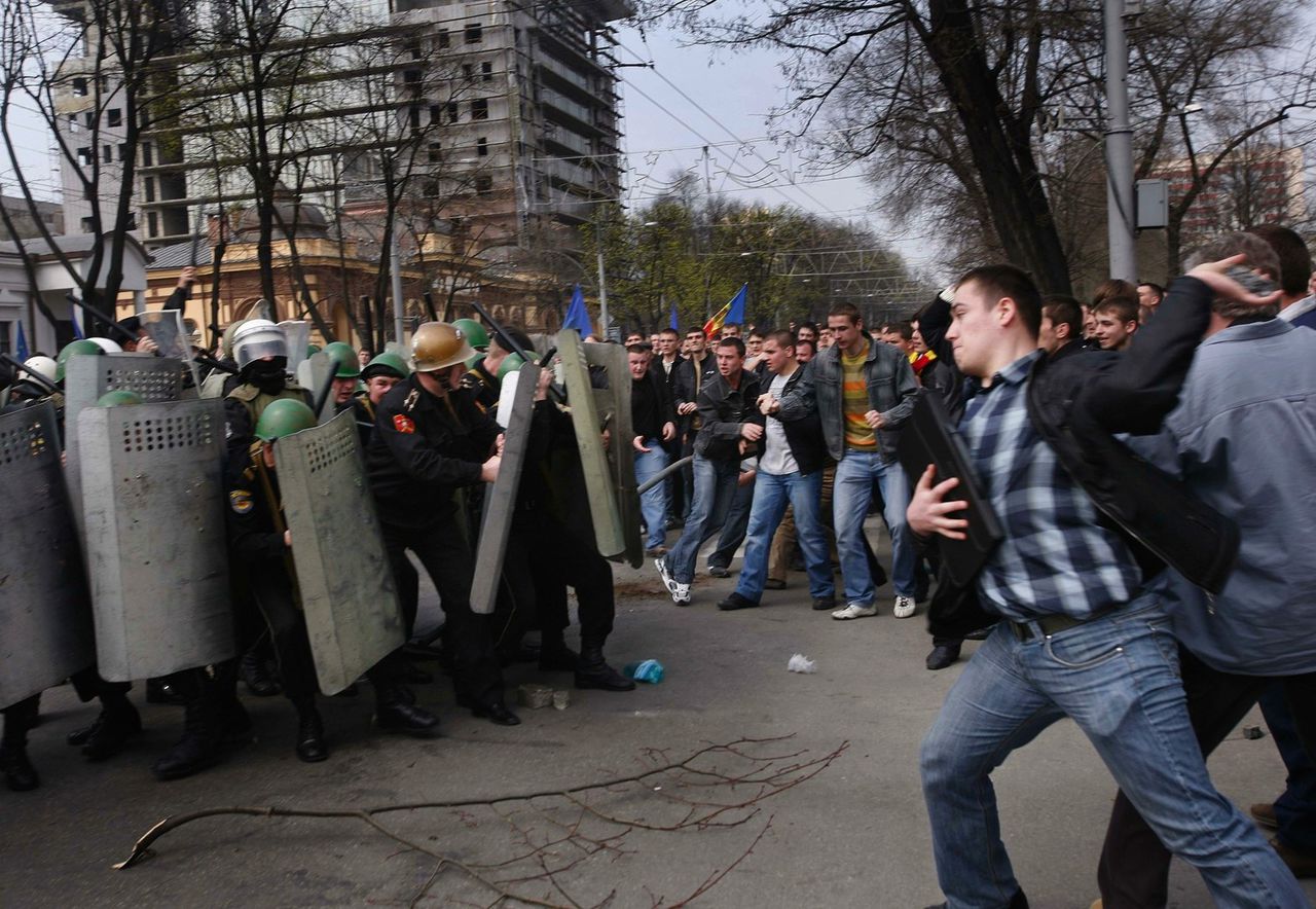 В суды наплавлено 31 уголовное дело в отношении 43 активных участников массовых беспорядков и погромов. Фото: stop-revolutions.ru