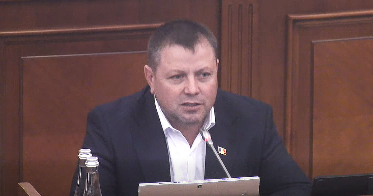 Stefanco, în Parlament: Când eram copil, tata m-a dus la circ. Acum iar asist la un circ.