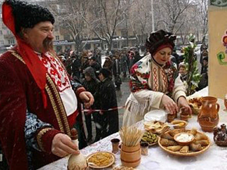 Инициативу властей поддержали большинство организаций, которые прежде организовывали масленичные гуляния.