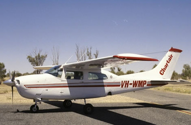 В воскресенье пилотируемый им легкий одномоторный самолет Cessna 210 приземлился в городе Дюбендорф. Фото:chartair.com.au