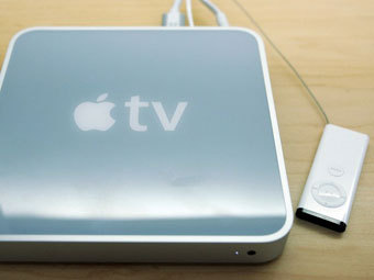 Идея Apple заключается в том, чтобы во время рекламных пауз пользователь мог слушать или смотреть файлы, записанные у него на носителе. Фото: ©AFP