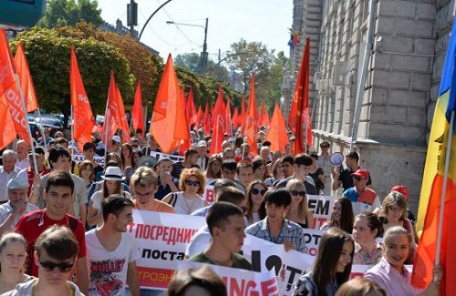 Депутатам вручили законопроекты об отставке руководителей госструктур. Фото: actualitati.md