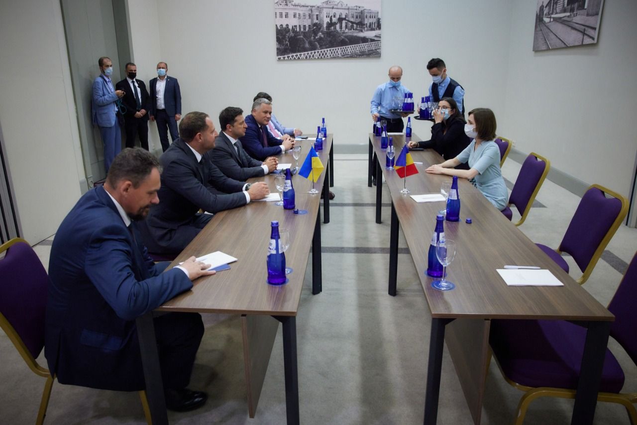 Президент Молдовы Майя Санду провела несколько двусторонних встреч в Батуми.