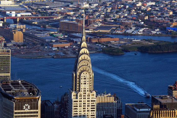 Chrysler Building был построен компанией знаменитого автомагната Уолтера Крайслера в 1930 году.