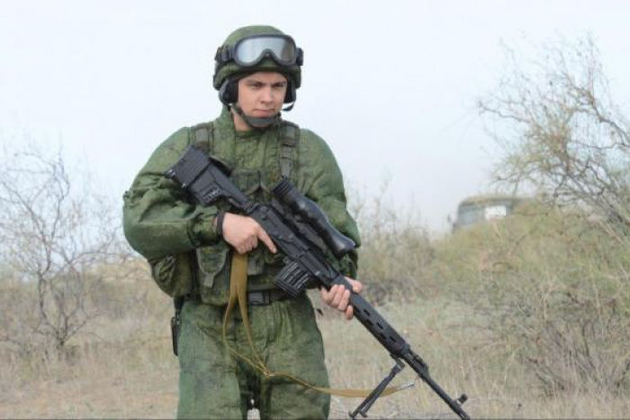 На теоретическом этапе военнослужащие изучили тактико-технические характеристики закрепленного оружия.